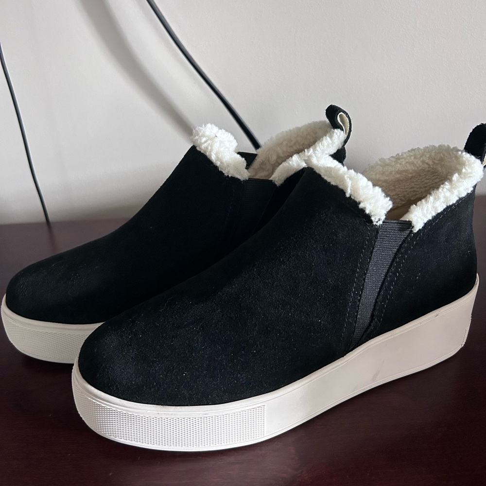 JSlides NYC Magic Cozy Black Suede Platform Sneakers, size 7 J/Slides